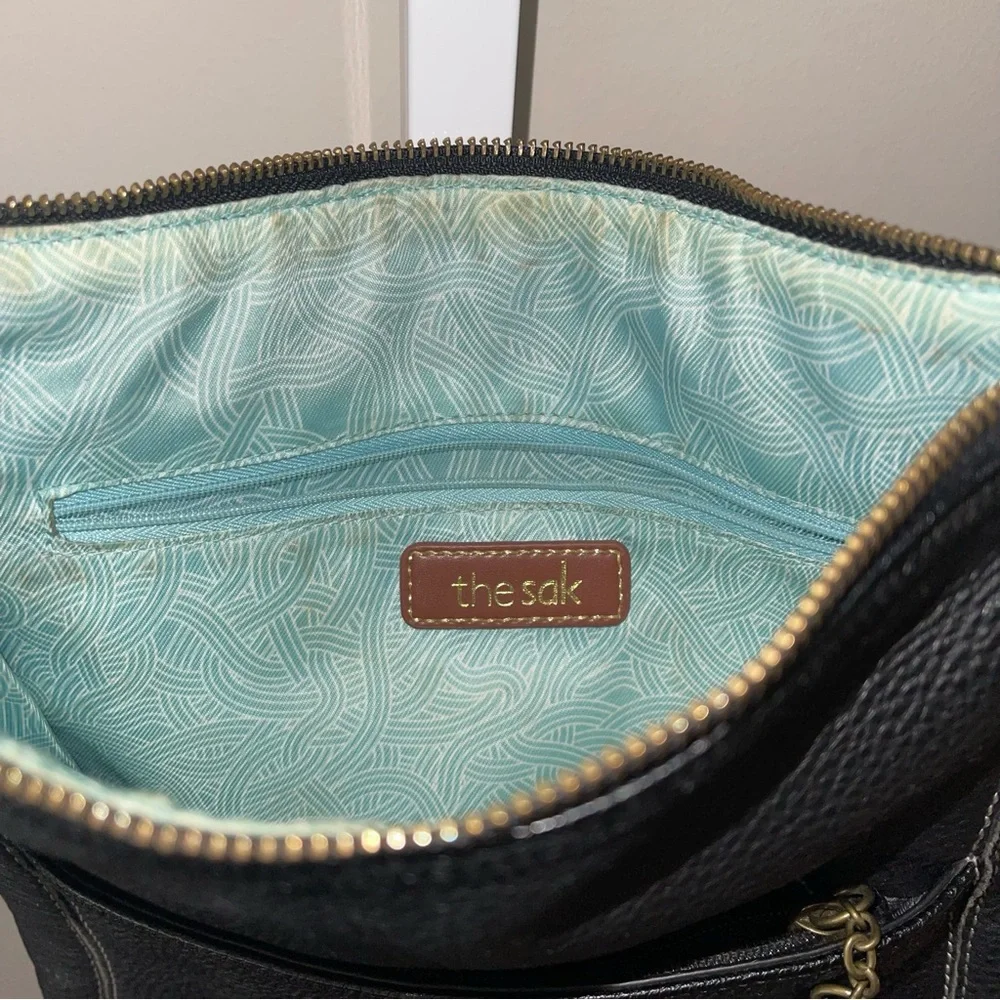 The Sak Black Leather Crossbody Shoulder Bag Boho Zip Pocket Purse